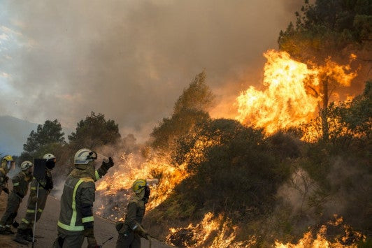 Μετά τη Γαλλία και την Πορτογαλία, στις φλόγες και η Ισπανία – 300 άνθρωποι εγκατέλειψαν τα σπίτια τους